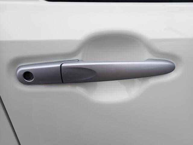 オリックス認定中古車は納車前点検時、エンジンオイル、オイルエレメント、エアコンフィルター、ワイパーゴムを交換してご納車致します。