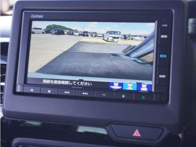 ◆バックカメラ◆リバースにするだけで映ります、後方の安全確認や、狭い駐車場での車庫入れ、雨の日や夜間など視界の悪い時に便利です！安全にバックする為には欠かせない装備です。