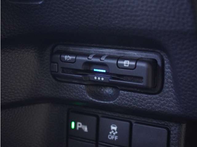 今や必需品の◆ETC車載器　装備車◆　有料道路を利用する際にスムースに通過でき、わずらわしい料金支払いから開放されます！