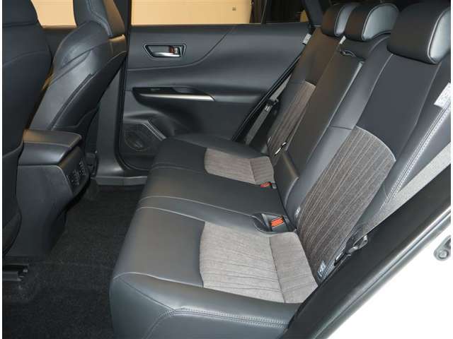 ☆この車はトヨタ認定中古車です☆　　3つの安心をあなたに、 1・まるごとクリーンニング♪　 2・車の品質が一目でわかる車両検査証明書付き♪ 3・購入後も安心のロングラン保証付きです♪