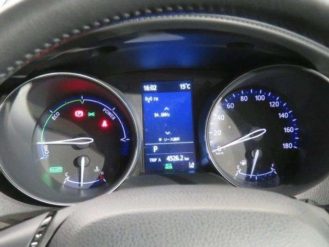 「メーターパネル」です。視認性に優れ、見やすい位置に配置がされています。