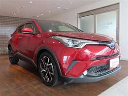 広々とした車内空間に優れた燃費性能。更にデザインも上質で人気のお車です！