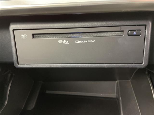 【ETC】有料道路を利用する際に料金所で停止することなく通過できる、ETC車載器（ノンストップ自動料金収受システム機器）が装備されています。セットアップを行うことで利用可能になります。