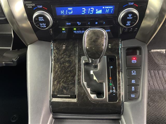 【シフトレバー】シフトも操作しやすく快適なドライブを楽しんでいただけます！