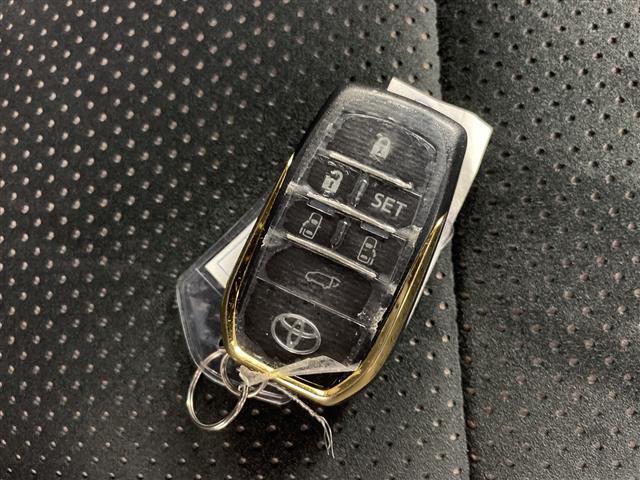 【付属品】このクルマ限定で使える装備品が付いています！使い方などはぜひ実際に店舗にお越しいただき、専門スタッフにお尋ねください！