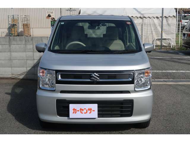 全体的にきれいなおクルマですが長くお使いのご予定でしたらボディコーティングもお勧めです。詳しくはスタッフまでお問い合わせください。