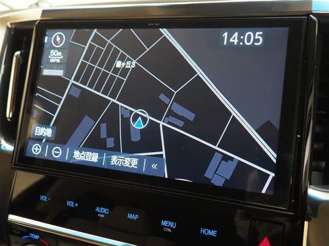 純正ナビを装備。タッチパネル式で使いやすく、お出かけもラクラクです。