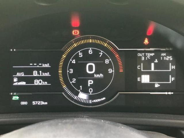 WECARSの展示場では実際に見て、触ってお車をお選びいただけます！知識の豊富な営業スタッフが様々なカーライフをご提案いたします！