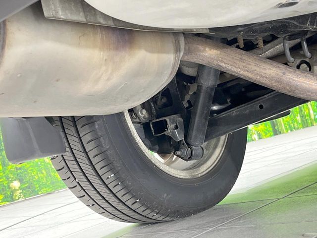 お車を安心してお乗りいただく為には、足回りの定期点検が欠かせません。サービスサポート（有償保証）では無料点検もご提供しており、安心のカーライフをお過ごしいただけるサポート体制が整っています。