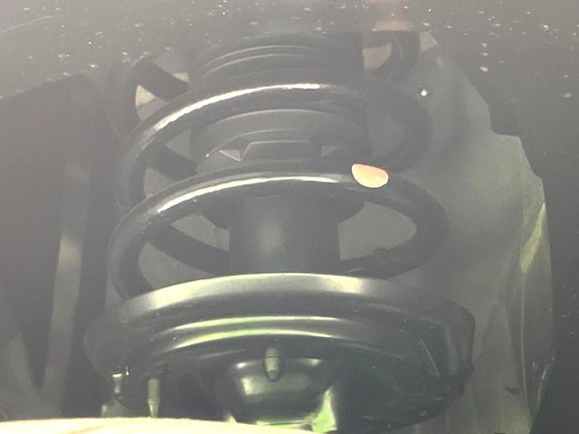 お車を安心してお乗りいただく為には、足回りの定期点検が欠かせません。サービスサポート（有償保証）では無料点検もご提供しており、安心のカーライフをお過ごしいただけるサポート体制が整っています。