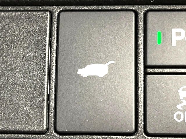 後席を格納すると、これだけの広さが！シーンに合わせたシートアレンジで、大きな荷物も積むことが出来ます♪