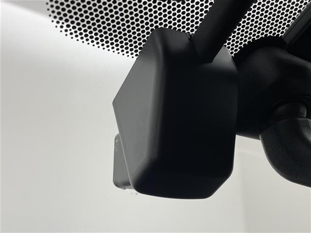 【ドライブレコーダー】映像・音声などの運転中の記録を残します。事故などを起こした起こされた時の証拠になりえますので、もしも時でも安心ですね。