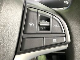 【アダプティブクルーズコントロール】高速道路での長距離走行が楽に！！自動で速度を保つクルーズコントロールが、衝突軽減システムと連携し、前方の車両を感知して車間を保つように速度調節してくれます！！