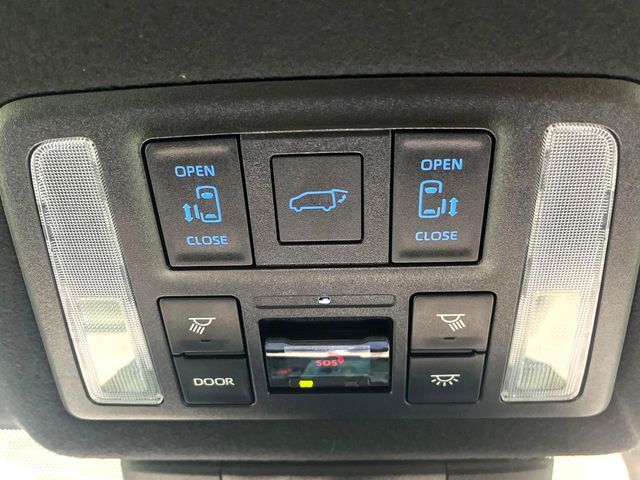 【両側パワースライドドア】スマートキーや運転席のスイッチで後席両側スライドドアの開閉が可能♪電動だから力を入れてドアを開ける必要が無く、小さなお子様でも簡単に開け閉めでき快適です♪