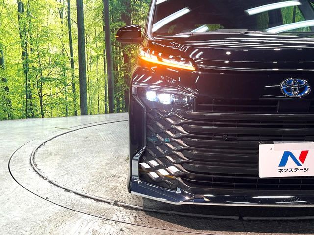 【LEDヘッドライト】悪天候や夜間走行時も良好な視界を確保し安心して運転できる高輝度LEDヘッドライトを装備！点灯速度が早く、消費電力も抑えられています。