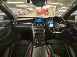 【アイポイント】アイポイントも高く見渡しの良い視界を確保しています。長距離のドライブでも疲れにくく快適に運転できます。