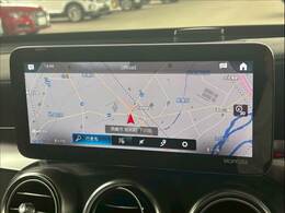 【純正メモリナビ】アップルカープレイやブルートゥース接続など多彩な機能を併せ持っており、インパネ周りがすっきりしてますね！