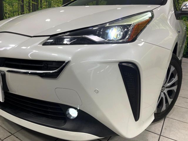 【LEDヘッドライト】悪天候や夜間走行時も良好な視界を確保し安心して運転できる高輝度LEDヘッドライトを装備！点灯速度が早く、消費電力も抑えられています。