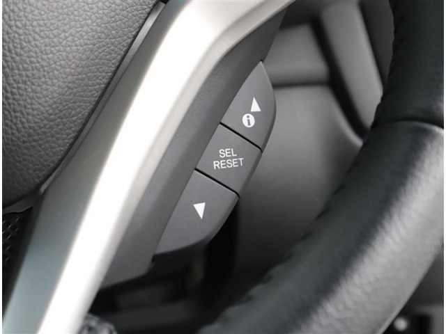 クルーズコントロールを装備！高速道路などで車が自動で速度を調節してくれる便利な機能です。長距離ドライブの疲れも軽減！