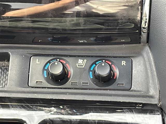 【　シートヒーター　】寒い冬でも安心の機能ですね！