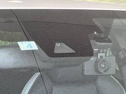 【トヨタセーフティセンス】走行中に前方の車両等を認識し、衝突しそうな時は警報とブレーキで衝突回避と被害軽減をアシスト。より安全にドライブをお楽しみいただけます。