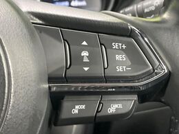 【マツダ・レーダークルーズコントロール】高速道路での長距離走行が楽に！自動で速度を保つクルーズコントロールが、衝突軽減システムと連携し、前方の車両を感知して車間を保つように速度調節してくれます！！