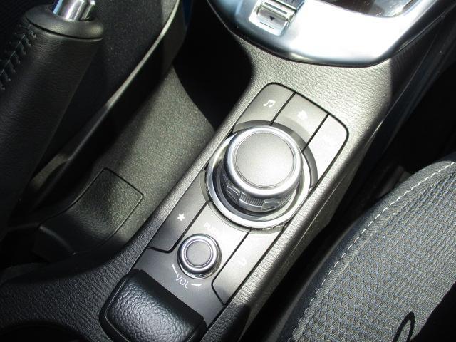 マツダコネクトコマンダーは運転席左側に配置★慣れてくると手元を見ずに操作いただけます。