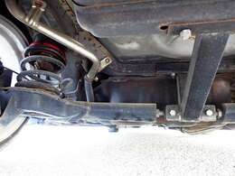 リアはアヒル商会の独立アクスルに変わっています♪