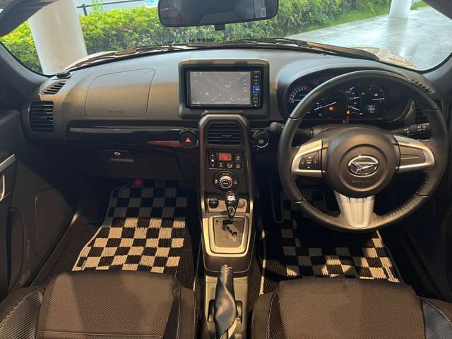 【運転席周辺】