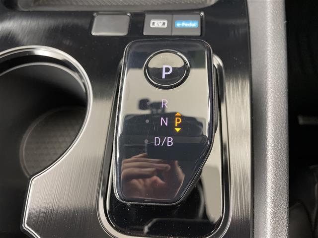 【ドリンクホルダー】長時間のドライブを快適に過ごすために、必須の車内アイテムですね。