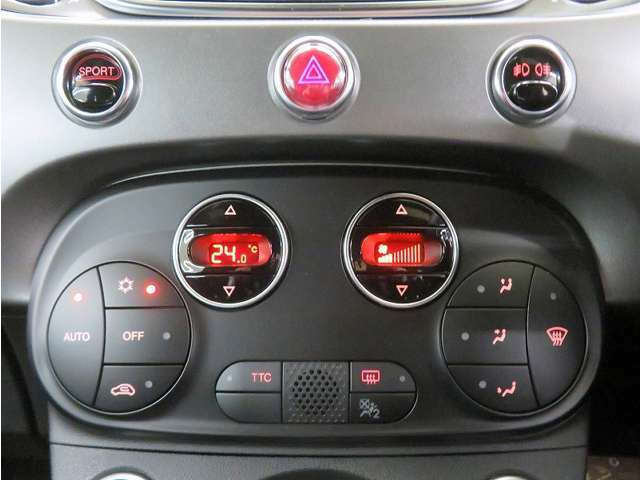 ■温度設定をしておけばいつでも快適な車内温度を維持できるオートエアコン！