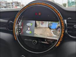 【バックカメラ】装備。後方確認に役立ち、楽々駐車やバックをしていただけます。