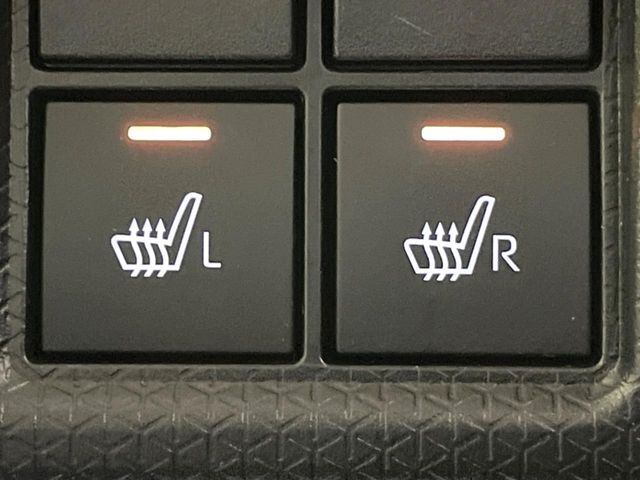【シートヒーター】寒い日に重宝するシートヒーター！エアコンより早く温まってくれるので寒がりの人も安心ですね♪エアコンの温風は乾燥するから苦手、という方にもをおすすめです。