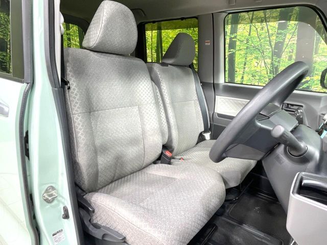 運転席シート廻りは使用感も少なく、良好な状態となっています。丁寧に使われていたことがよくわかりますね。