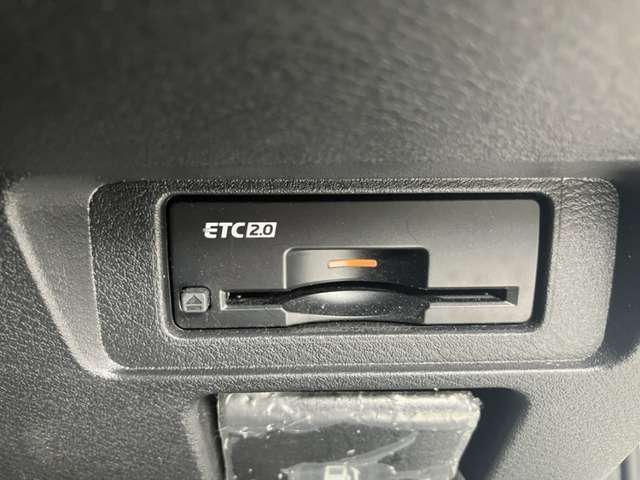 ETC車載器付きです♪高速道路をスイスイと通過！で、キャシュレス！クルマは料金所をノンストップで通過することができます☆