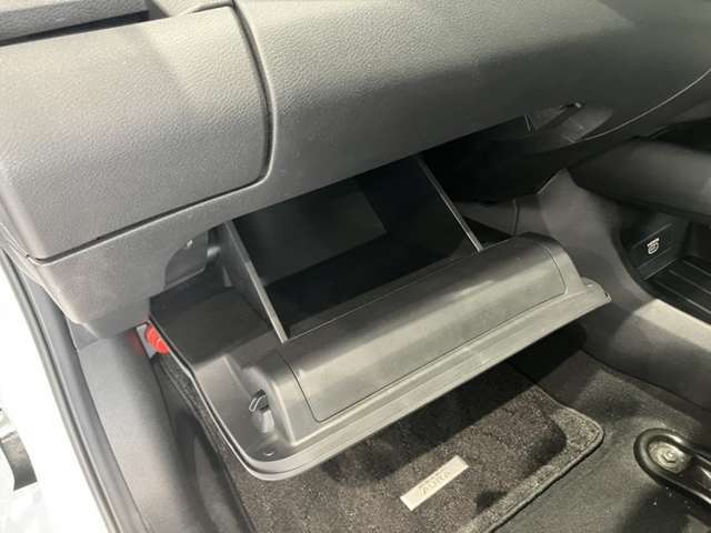 収納スペースもたくさん有ります☆車検証や小物類などすっきり収納♪