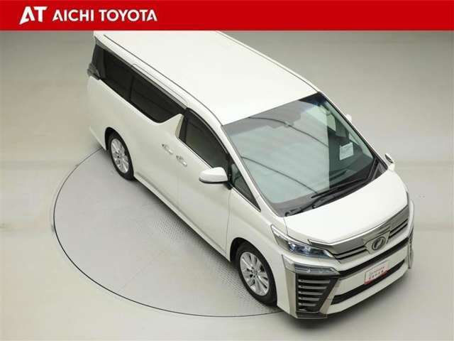 両側パワースライドドア付きだから、狭い駐車スペースなどでの乗り降りラクラク♪小さなお子さまのいるご家庭には嬉しい装備です。