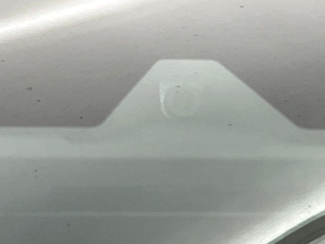 【プリクラッシュセーフティ】前方の車両等を検知し、衝突しそうな時は警報で注意を促し、ブレーキを踏む力をサポート。ブレーキを踏めなかった場合は衝突被害軽減ブレーキが作動、衝突回避をサポートします。