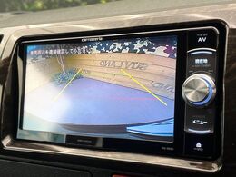 【バックカメラ】駐車時に後方がリアルタイム映像で確認できます。大型商業施設や立体駐車場での駐車時や、夜間のバック時に大活躍！運転スキルに関わらず、今や必須となった装備のひとつです！