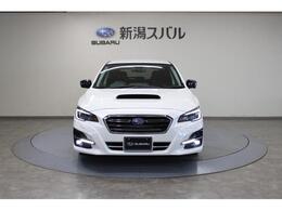 LEDヘッドランプ装備で夜間の運転をサポート。ステアリング操作でヘッドランプが向きを変える「ステアリング連動ヘッドランプ」です。