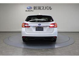 リヤフォグランプ装備。悪天候など視界の悪い時に点灯することで後続車両に自車の存在をアピール。追突事故のリスクを減らします(視界の良い時の点灯はお控えください)、
