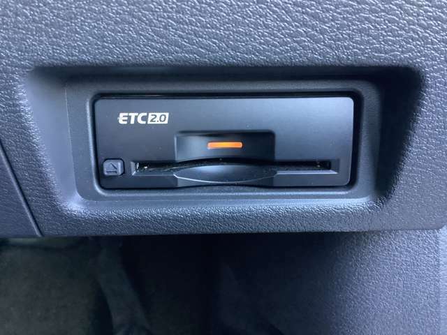【ETC2.0】日産オリジナルナビとの連動モデルです。ITSスポットとの高速、大容量、」双方向の通信が可能で、次世代の運転支援サービスを受けることができます。