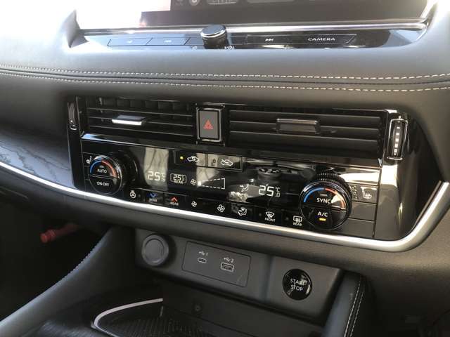 シートヒーター＆ステアリングヒーター付いてます！