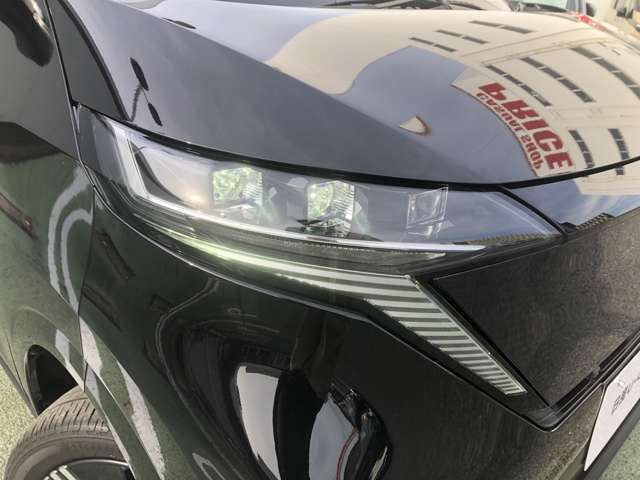 ◆LEDヘッドライト◆ハロゲンランプの約2の光量で明るく遠くを照らし、夜間走行時の視認性を高めます！さらに、長寿命や省電力、スタイリッシュな印象も際立たせます。