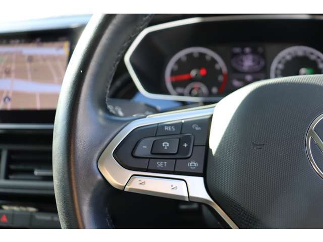 （ACC）アダプティブクルーズコントロールは30160kmhまで設定可能。設定した車間距離を保って走行可能ですのでロングドライブ時の疲労軽減にも一役です。＊設定可能速度は車種により異なります。