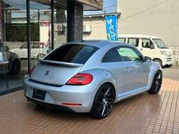 大事に管理されてきたワンオーナーのお車ですので、過去の整備記録簿も保管されております