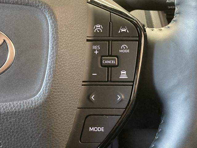 【前車追従式クルーズコントロール】装備車両です。遠距離ドライブの高速道路などでは大活躍で疲労軽減に役立ちます。