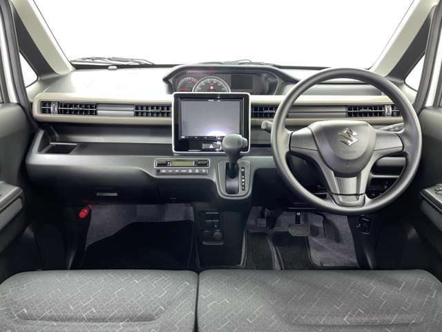 「内装」黒色を基調としており、落ち着いた雰囲気を演出しています！