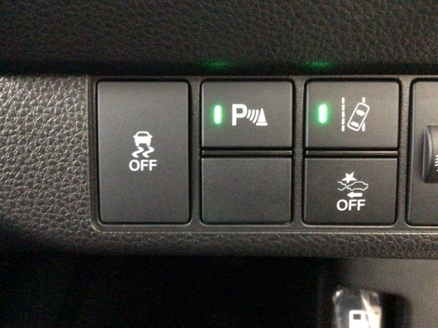 ホンダが推し進める総合先進安全装備のセンシング搭載！　衝突や斜線はみだしなどの危険が予測される時、センサーが警告。ヒューマンエラーを高度先進技術が補完してくれます。