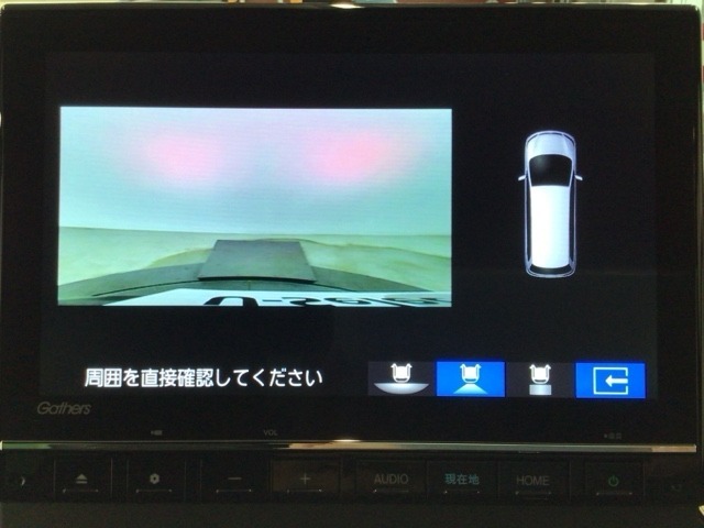 バックカメラが付いているので、車庫入れもラクラクです♪更にバンパーに取り付けられたソナーセンサーで、障害物を音とナビゲーション画面で知らせてくれます♪